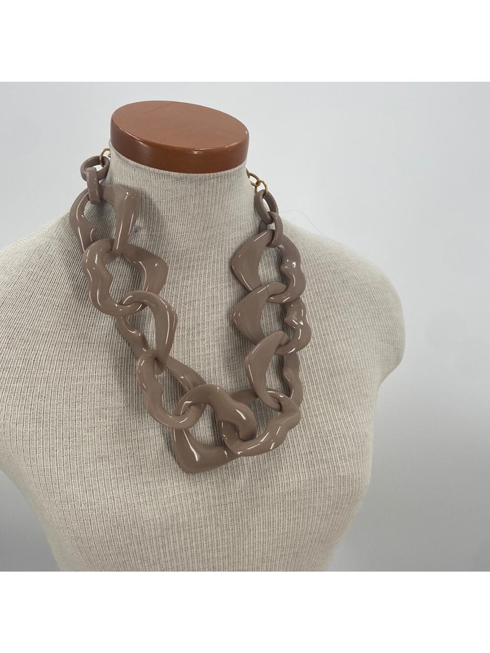 Acrylic Chunky cream heart shaped chain necklace